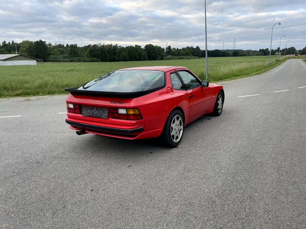 Rød Porsche bagfra – klar efter coating og polering